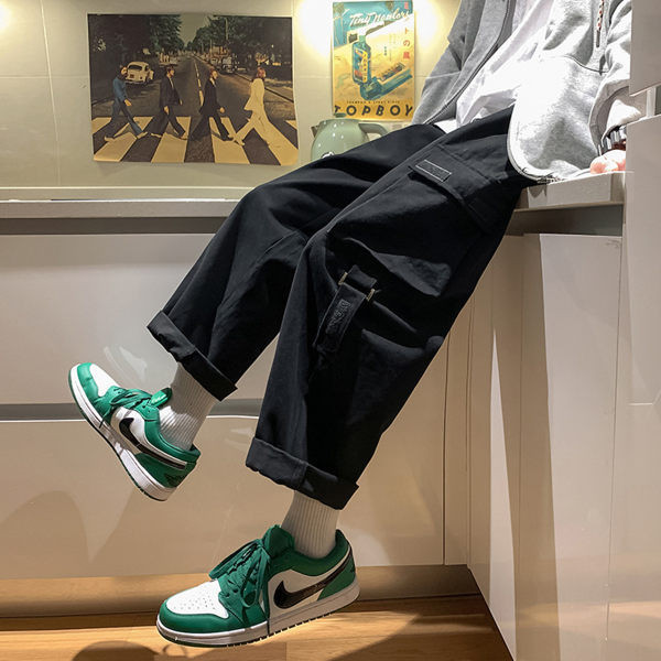 Φαρδύ μοντέλο ανδρικό παντελόνι με τσέπες