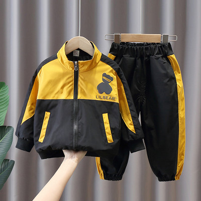 Παιδική φόρμα για αγόρια με απλικέ