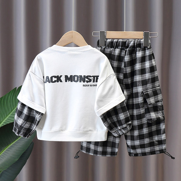 Παιδικό σετ με απλικέ στην μπλούζα και καρό παντελόνι