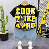 Dnevni set za dječake od majice s aplikacijama i kratkih traperica