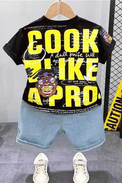 Dnevni set za dječake od majice s aplikacijama i kratkih traperica