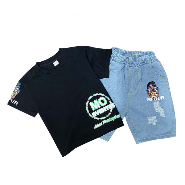 Dnevni set za dječake od majice s aplikacijama i kratkih traperica