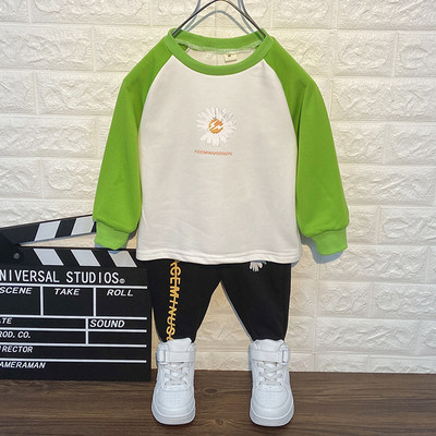 Καθημερινά παιδικά σετ με εφαρμογή κατάλληλη για αγόρια