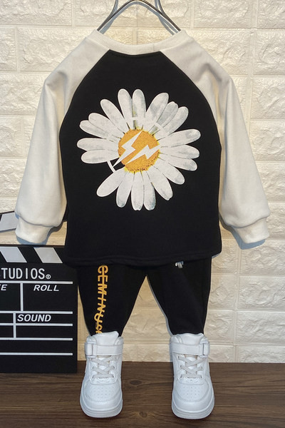 Καθημερινά παιδικά σετ με εφαρμογή κατάλληλη για αγόρια