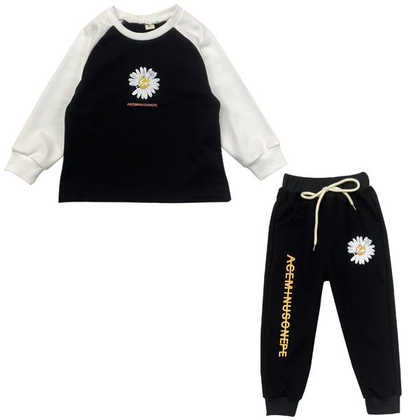 Καθημερινά παιδικά σετ με εφαρμογή κατάλληλη για αγόρια