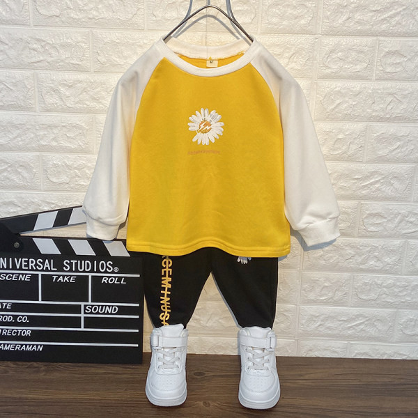 Καθημερινά παιδικά σετ με εφαρμογή κατάλληλη για αγόρια