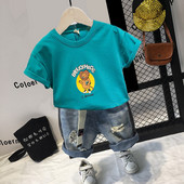 Ležerni komplet za dječake - majica s aplikacijom i kratke traperice