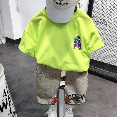 Casual μπλουζάκι με απλικέ και κοντό τζιν