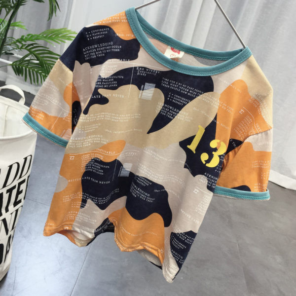 Μοντέρνο παιδικό σετ για αγλορια  - κοντό τζιν και πολύχρωμο μπλουζάκι 