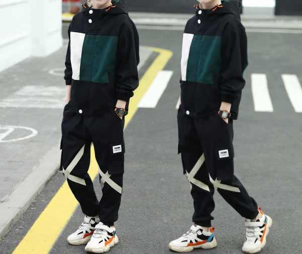 Παιδικό καθημερινό  σετ  με κουκούλα κατάλληλο για αγόρια - σε δύο μέρη