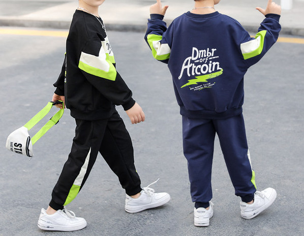 Παιδική αθλητική φόρμα για αγόρια σε δύο μέρη