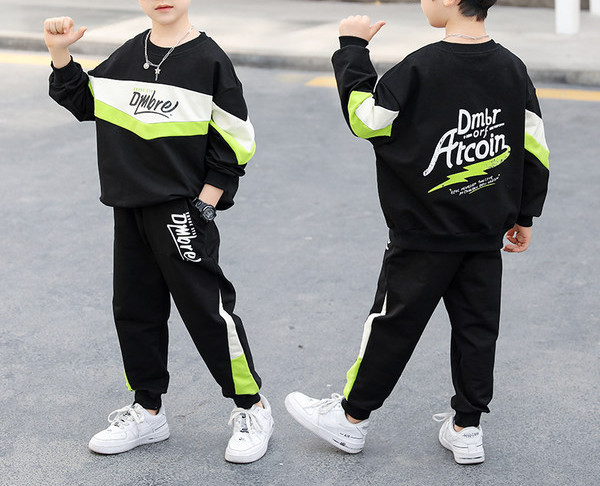 Παιδική αθλητική φόρμα για αγόρια σε δύο μέρη