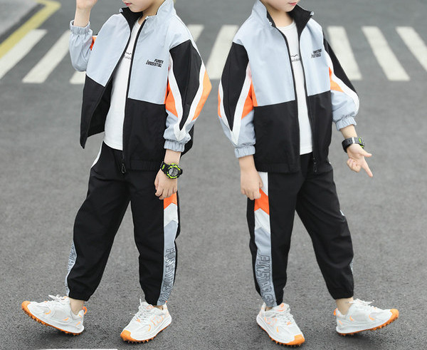 Παιδική ανοιξιάτικη φόρμα για αγόρια σε δύο μέρη