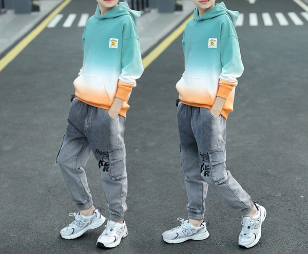 Παιδικό σετ - φούτερ με επιγραφές και τζιν με τσέπες