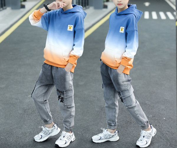 Παιδικό σετ - φούτερ με επιγραφές και τζιν με τσέπες