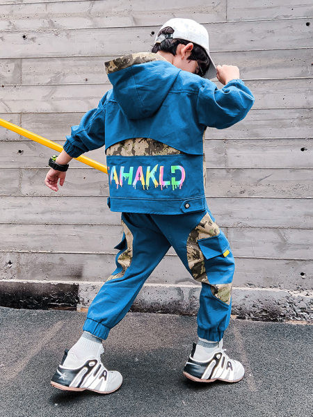 Παιδικό σετ κατάλληλο για αγόρια σε μαύρο και μπλε χρώμα