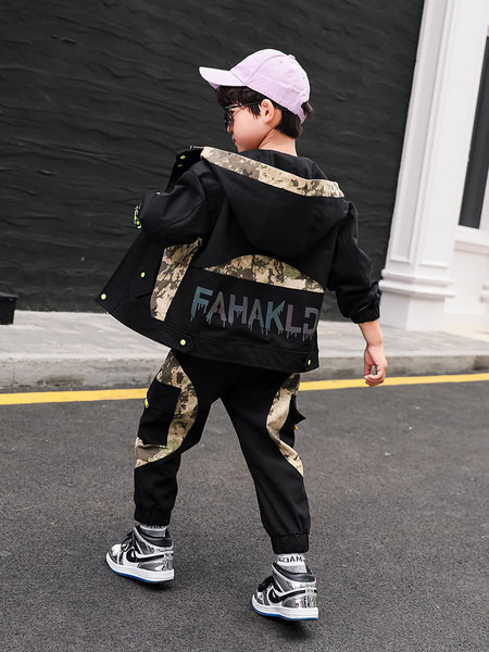 Παιδικό σετ κατάλληλο για αγόρια σε μαύρο και μπλε χρώμα