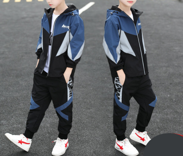 Dječji sportski set - top s kapuljačom i hlačama