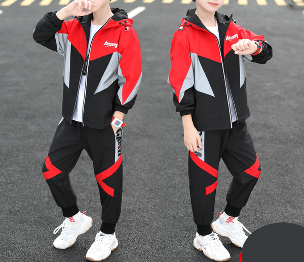 Dječji sportski set - top s kapuljačom i hlačama