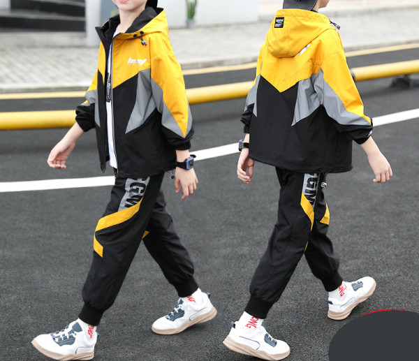 Dječji sportski set - top s kapuljačom i hlačama