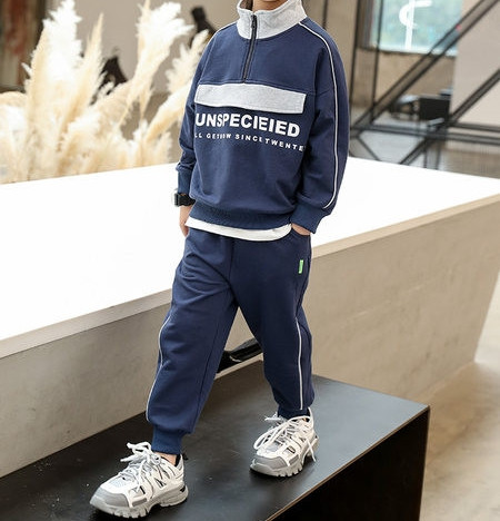 Παιδική αθλητική φόρμα κατάλληλη για αγόρια σε δύο χρώματα