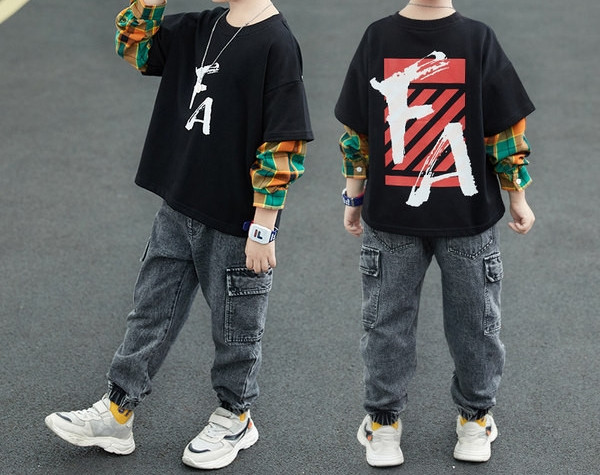 Παιδικό μοντέρνο σετ δύο μερών κατάλληλο για την άνοιξη