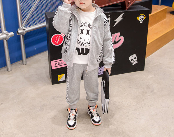 Σπορ και καθημερινά παιδικά σετ για αγόρια