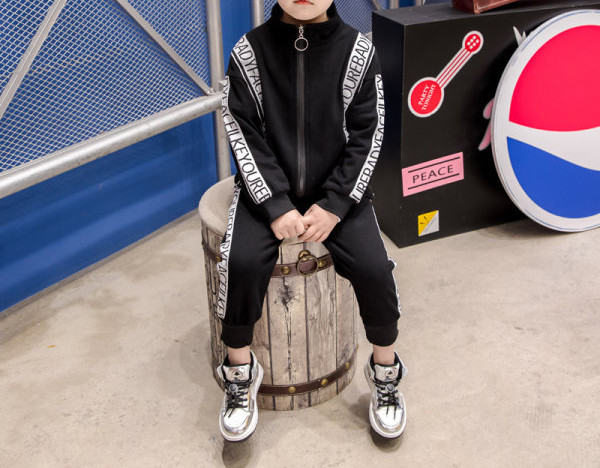 Σπορ και καθημερινά παιδικά σετ για αγόρια