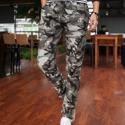 Muške hlače s maskirnim desnim ravnim modelom