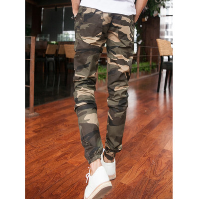 Muške hlače s maskirnim desnim ravnim modelom