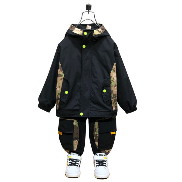 Dnevni dječji set s kamuflažnim printom