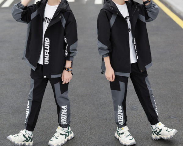 Καθημερινό παιδικό σετ με επιγραφή - σε δύο μέρη