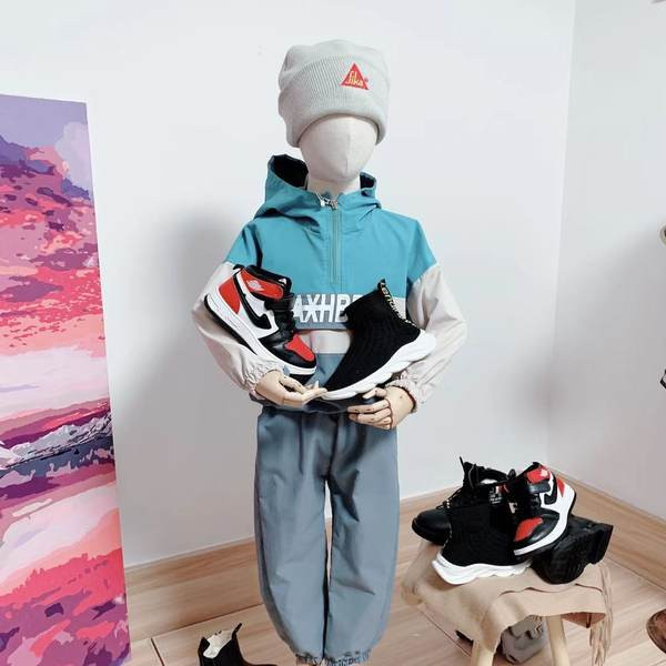 Φθινόπωρο-χειμερινό  σετ φούτερ με κουκούλα και παντελόνι