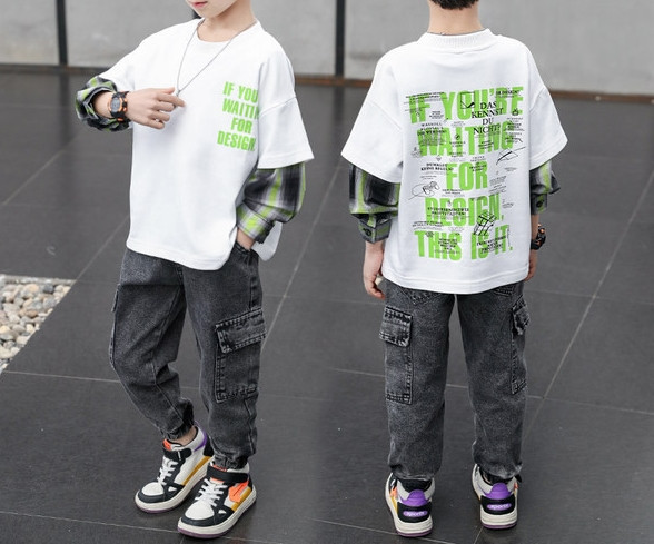 Novi model dječjeg kompleta u bijeloj i crnoj boji