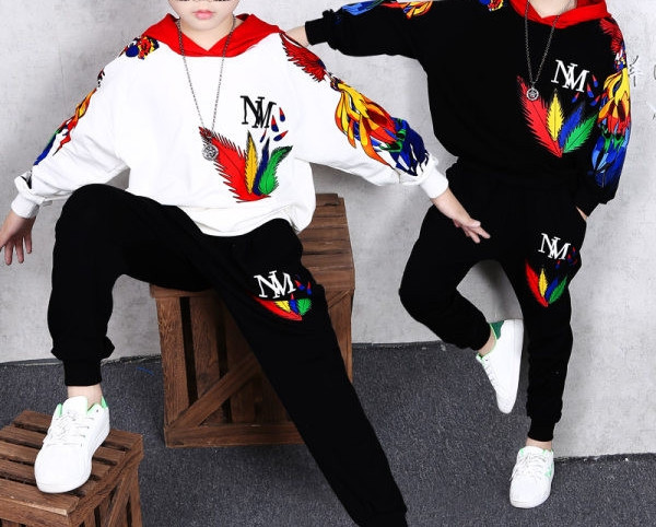 Dječji svakodnevni set s uzorkom u boji u bijeloj i crnoj boji