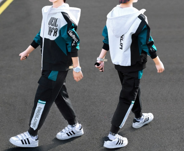 Σπορ παιδικό σετ με κουκούλα και φερμουάρ σε δύο χρώματα