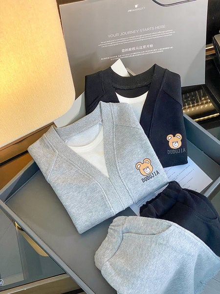 Vaikiškas kasdienis pilkos ir juodos spalvų rinkinys berniukams