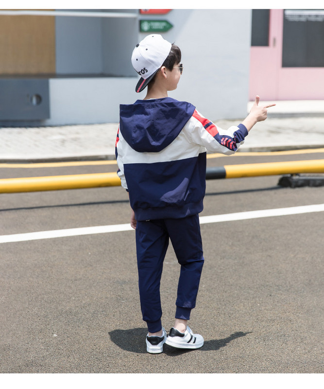 Sportska dječja ekipa s patentnim zatvaračem i kapuljačom u tri boje