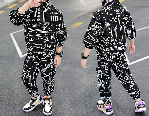 Παιδικό κοστούμι σε μαύρο και μπεζ χρώμα κατάλληλο για αγόρια