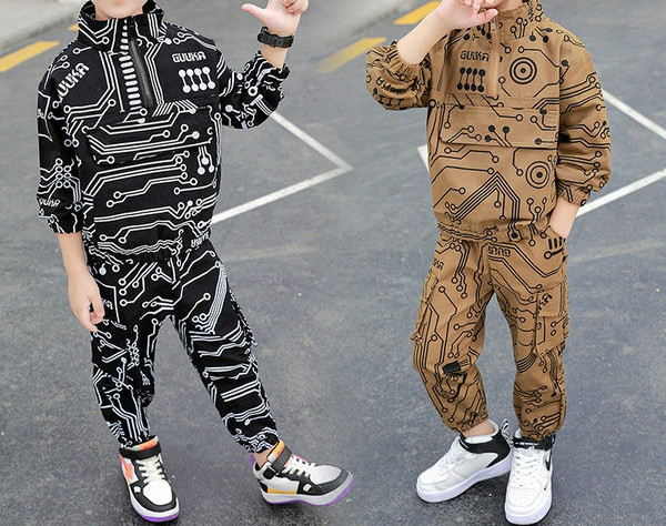 Παιδικό κοστούμι σε μαύρο και μπεζ χρώμα κατάλληλο για αγόρια