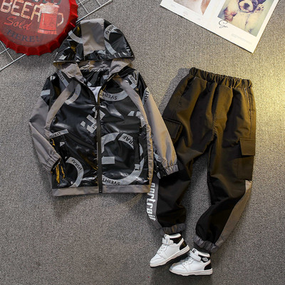 Ikdienas bērnu komplekts, kurā ietilpst sporta krekls un bikses