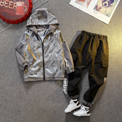 Ikdienas bērnu komplekts, kurā ietilpst sporta krekls un bikses