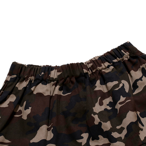 Vyriškos kelnės su kamufliažiniu dešiniuoju plataus modelio