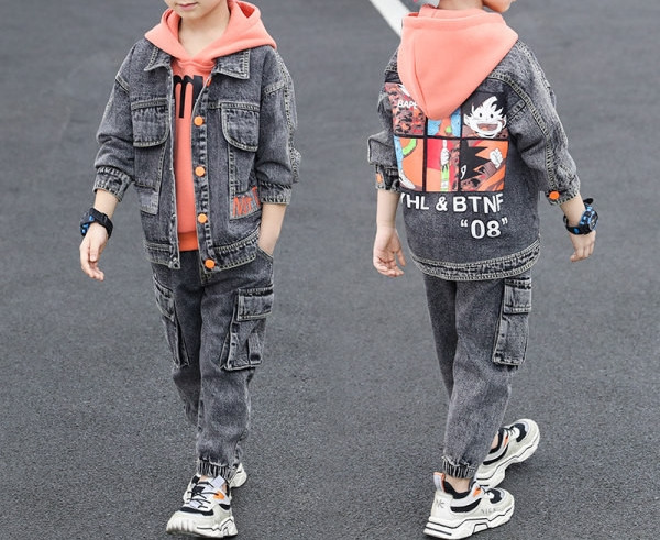 Laste teksakomplekt nööpide ja värvilise aplikatsiooniga