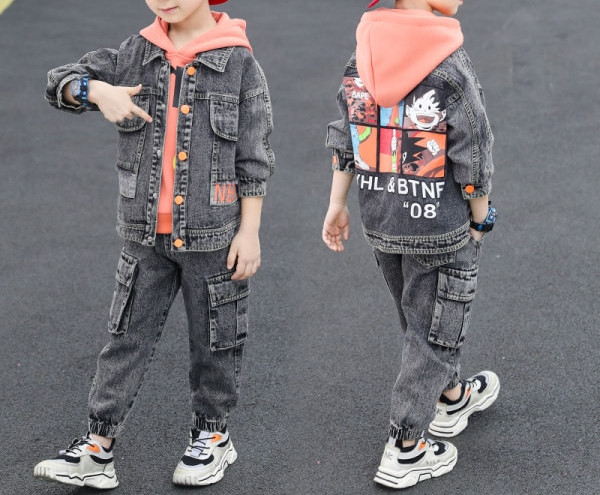 Laste teksakomplekt nööpide ja värvilise aplikatsiooniga