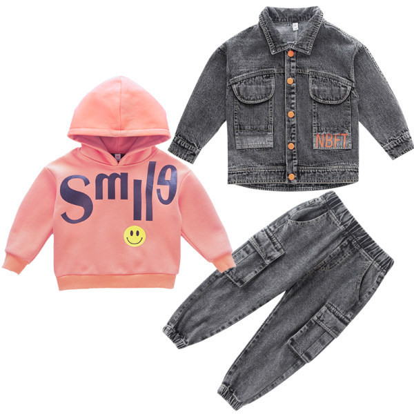 Laste teksakomplekt nööpide ja värvilise aplikatsiooniga