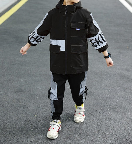 Παιδικά καθημερινά αθλήματα σε διαφορετικά χρώματα για αγόρια