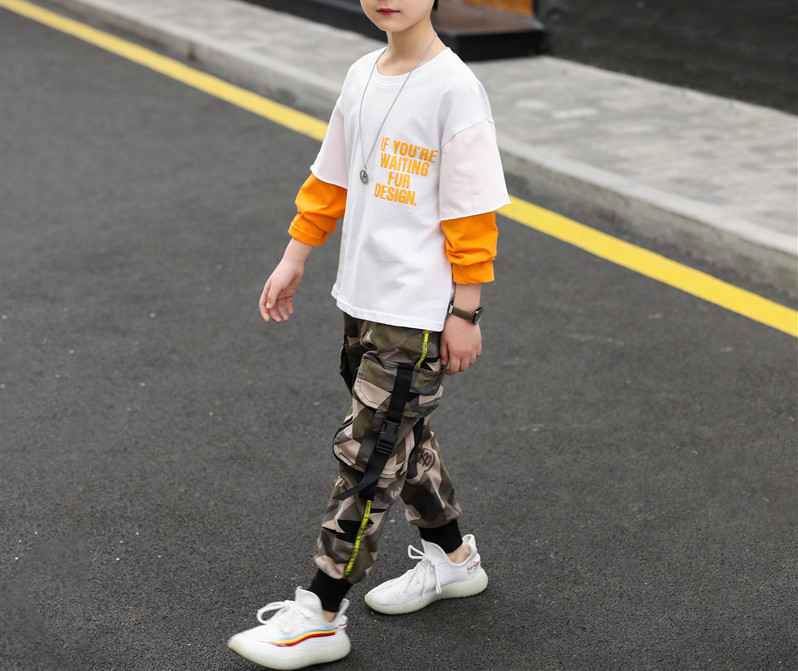 Παιδικό σετ από δύο μέρη με σχέδιο καμουφλάζ