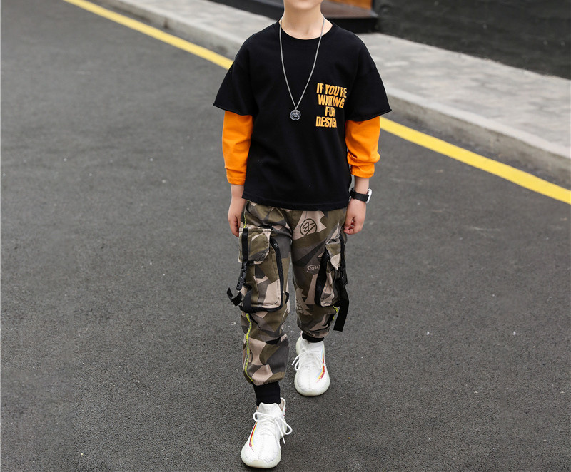 Παιδικό σετ από δύο μέρη με σχέδιο καμουφλάζ