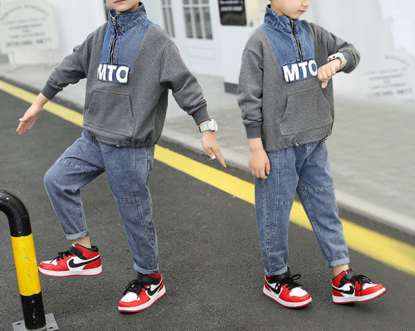 Παιδικό σετ φούτερ και τζιν για αγόρια